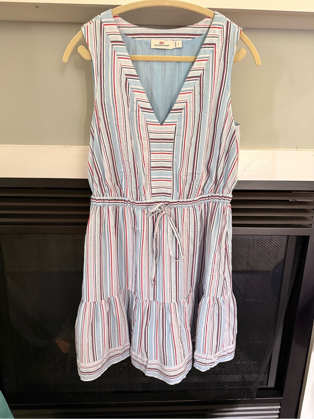 Vineyard Vines red, white and blue seersucker pattern dress. Size small